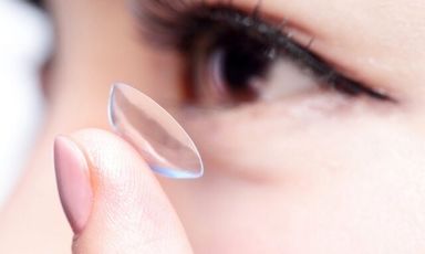 لنزهای تماسی خطر ابتلا به کرونا را افزایش می‌دهند؟