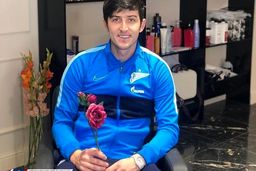 سردار آزمون سرپرستی دختر ۸ ساله استقلالی را برعهده گرفت