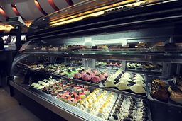 جریمه یک قنادی در افسریه به خاطر حراج شیرینی!
