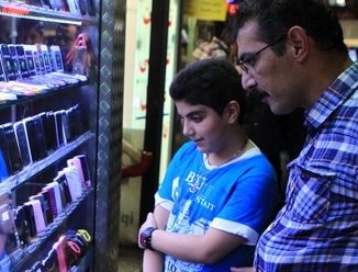 کاهش قیمت تلفن‌های همراه آغاز شده است