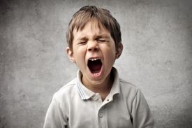 چگونه با کودک کج خلق و عصبانی ام برخورد کنم؟