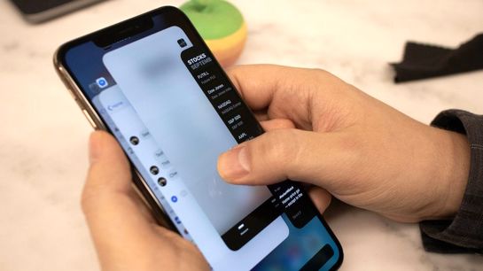 شکایت از اپل به خاطر دروغ گویی درباره مشخصات آیفون جدید!