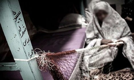 هرس درخت با چاشنی مرگ و حبس/ درخت خرمالو پیرزن را به بند کشید