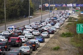 تداوم ترافیک سنگین در محور‌های مواصلاتی؛ جاده چالوس یک طرفه شد