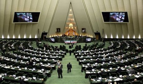 جلسه مجلس دقایقی متشنج شد