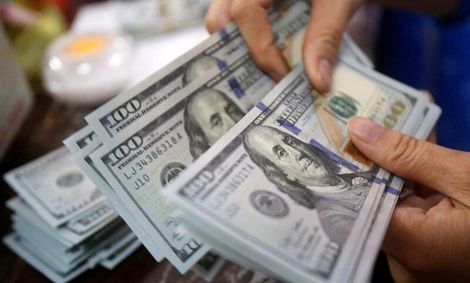 نقش کشورهای حاشیه خلیج فارس در تلاطم بازار ارز ایران | چرا دلار گران شد؟