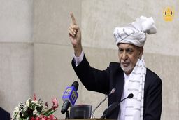 غنی: اگر طالبان صلح نکند، در جنگ زانوهایش را می‌شکنیم