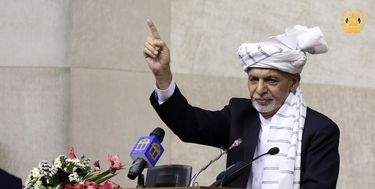 غنی: اگر طالبان صلح نکند، در جنگ زانوهایش را می‌شکنیم