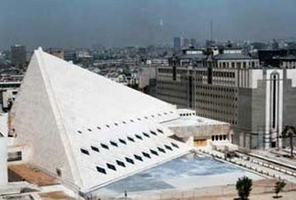 تجمع مردان خواستار کاهش میزان مهریه مقابل مجلس