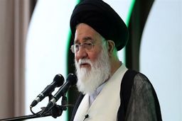 علم‌الهدی: در ورزشگاه‌های فوتبال مکان‌هایی مخصوص حضور زنان ایجاد شود