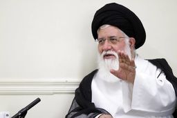 علم الهدی: از ایران ثروتمندتر پیدا نمیشود!