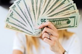 دلار و یورو چند؟