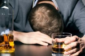 تعداد قربانیان مسمومیت الکلی در بندرعباس به ۱۴ نفر رسید