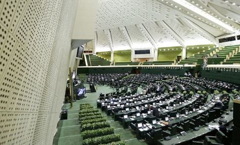 اولین وزیر دولت سیزدهم از مجلس کارت زرد گرفت
