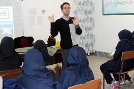 تدریس دبیران مرد در تمام دبیرستان‌های دخترانه ممنوع شد