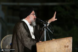 می‌گویند بین شاه و جمهوری اسلامی شاه را انتخاب می‌کنیم؛ علما ماه شب چهارده هستند