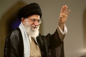 امام خامنه‌ای: نماز جمعه فریضه صد در صد استثنایی است