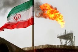 ایران برای رقابت با روسیه در بازار چین، قیمت فروش نفت خود را کاهش داده است.