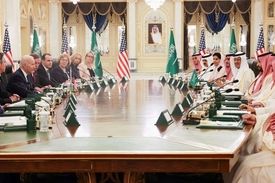 امضاء ۱۸ توافقنامه اقتصادی میان عربستان و آمریکا