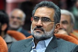 رستم قاسمی کارش را با دولت ادامه خواهد داد