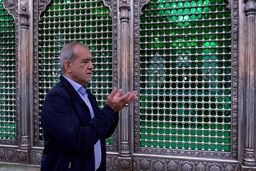 مسعود پزشکیان سخنران مراسم شب عاشورای حرم امام خمینی