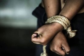 نجات تاجر ربوده شده از تله زن اغفالگر