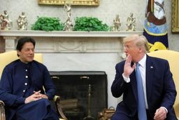 پوزخند عمران خان به ترامپ به جای پاسخ…!