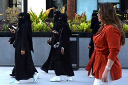 نشانه‌ هایی از تغییر در پوشش زنان عربستانی