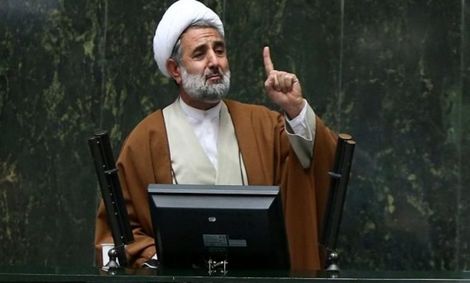 وظیفه من به زیر کشیدن آقای رئیس‌جمهور است/ حرف‌های دیروز روحانی تداعی‌گر بنی‌صدر و ۱۴ اسفند بود/ اگر من این حرف‌ها را برای تسکین درد مردم نزنم چه بلایی بر سر کشور و مملکت می‌آید؟/ از آقای روحانی شکایت خواهیم کرد