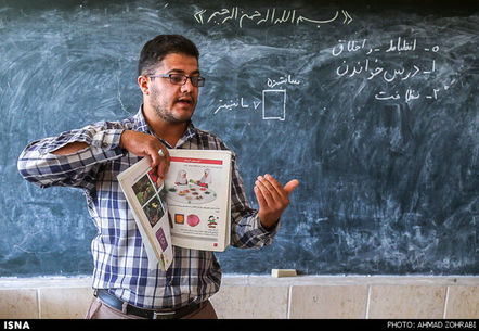 مدیرعامل بنیاد خیرین حامی دانشگاه فرهنگیان: با سونامی کمبود معلم در کشور مواجه می‌شویم