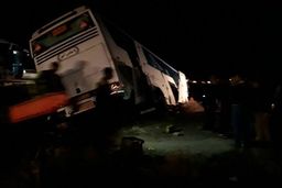 واژگونی اتوبوس مشهد ـ بندرعباس در کرمان/۳۸ نفر کشته و مصدوم شدند