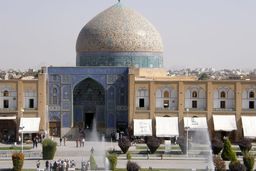 ماجرای یک مرمت؛ از دو رنگ شدن گنبد تا اتهام فتوشاپ