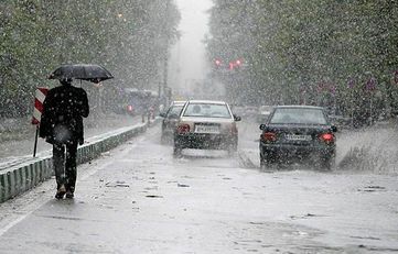 بارش برف و باران در جاده‌های کشور/ تردد با زنجیر چرخ در راه‌های ۱۱ استان
