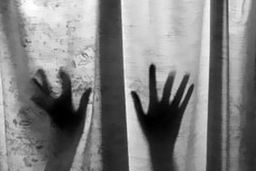 تعرض مرد جوان به زن همسایه تحت تاثیر مواد مخدر